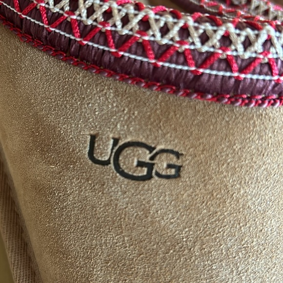 UGG Tazz Platform Slippers Size 9 NEW!! - Picture 2 of 12